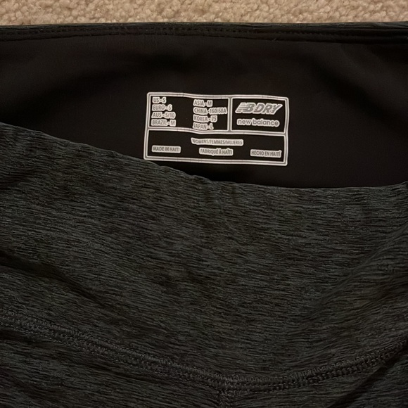 New Balance Cropped Leggings -Gray - Picture 3 of 3